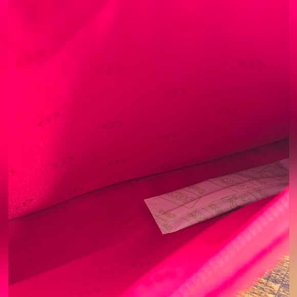 Dior Beauty Red Pouch & Beauty Samples - Picture 5 of 5